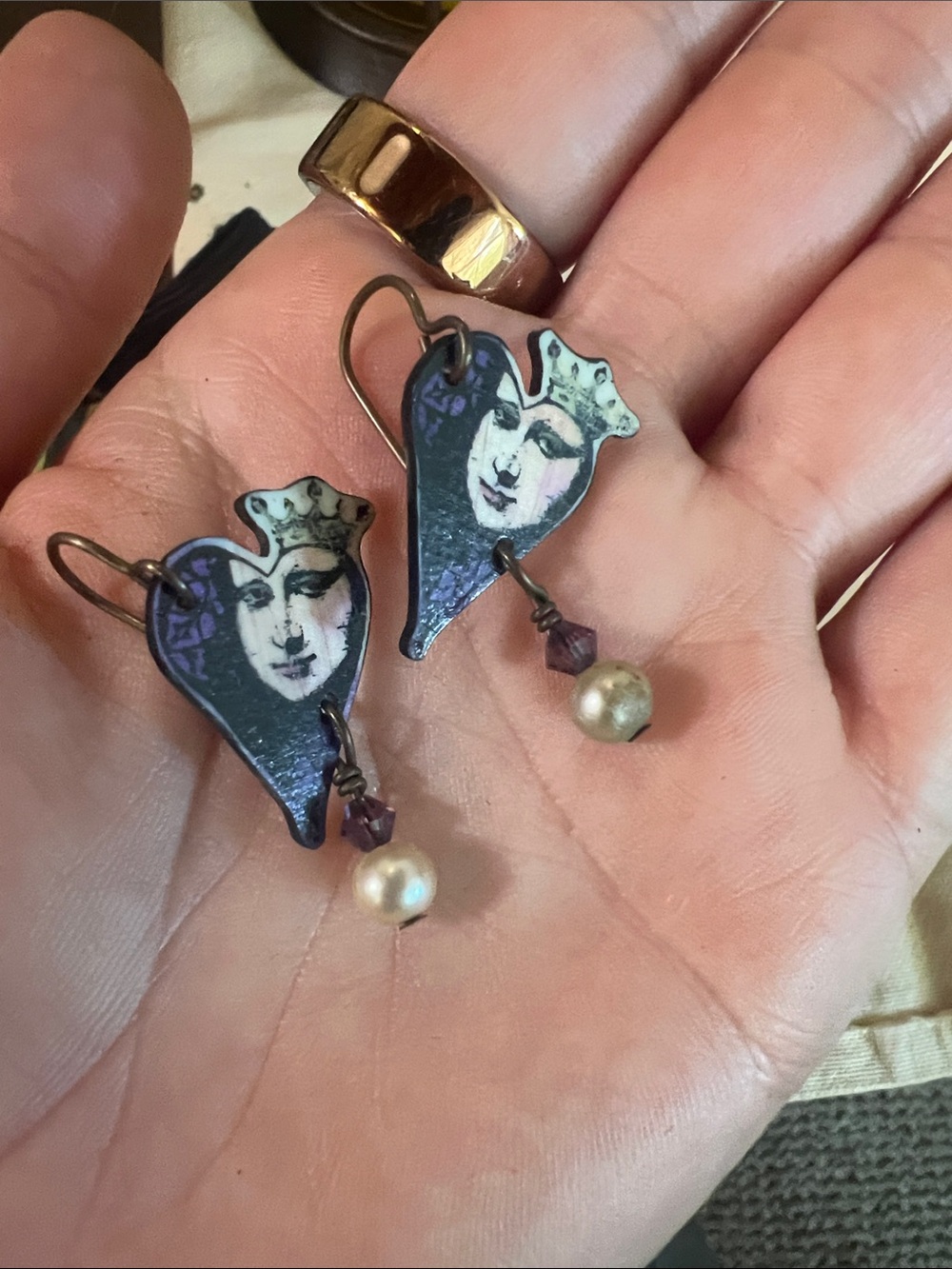 Wooden Mona Lisa Queen Heart Face Earrings in Purple with Pearl Drop